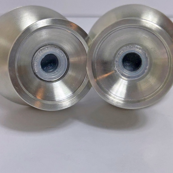 New in Wood Box Royal Selangor Pewter salt & pepper shakers - Picture 8 of 10